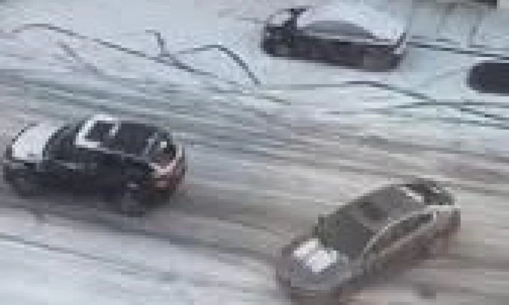 Τουρκία: Τρελή πορεία αυτοκινήτων στους δρόμους της χιονισμένης Άγκυράς